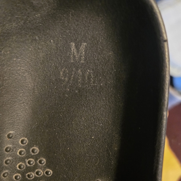 Sandals - Picture 2 of 3